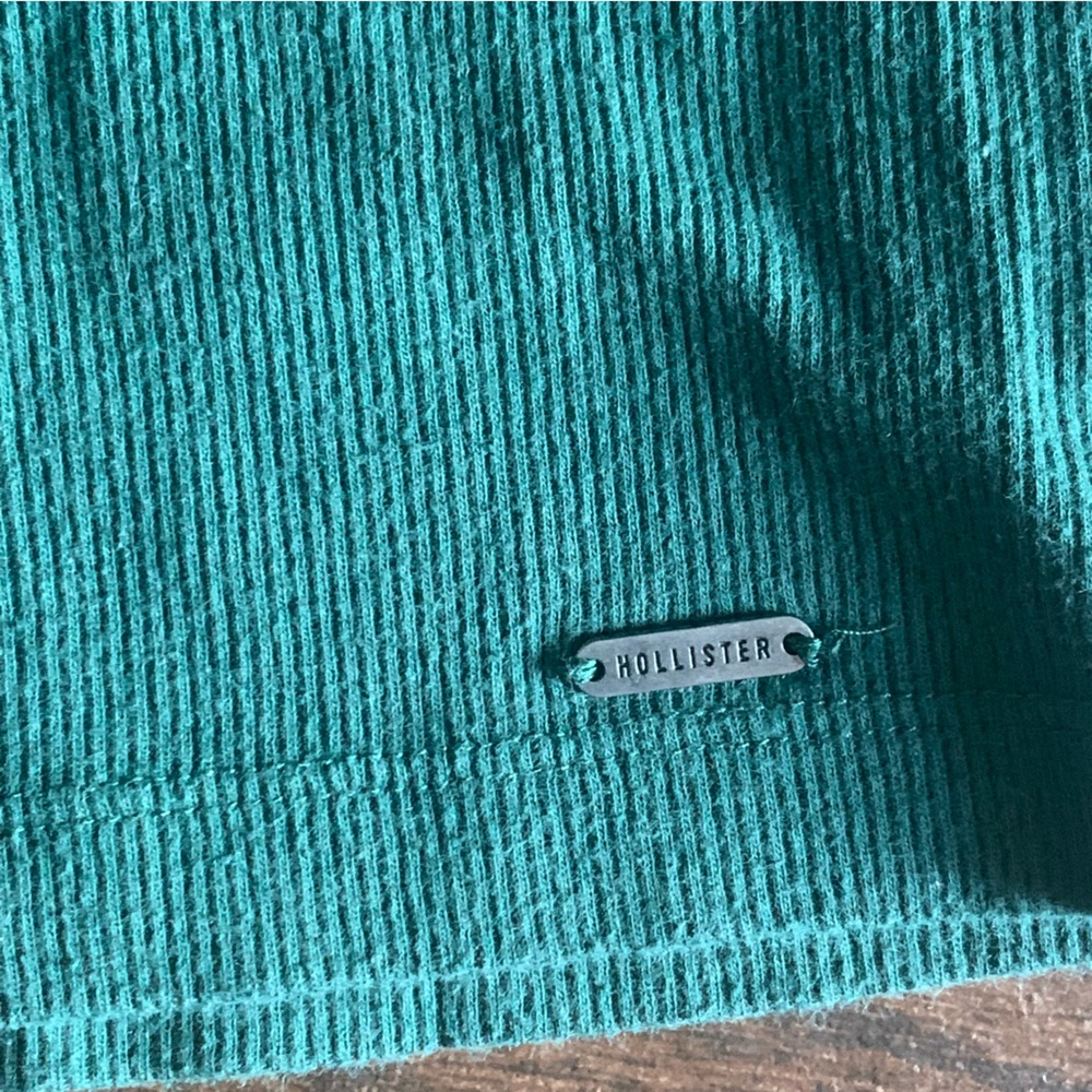 Hollister Ribbed Crop - Picture 2 of 5